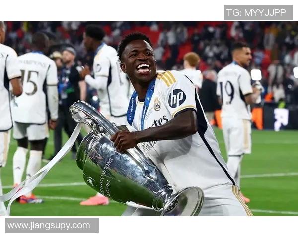 维尼修斯精彩表现引爆全场 高光瞬间回顾与战术分析 维尼修斯精彩表现引爆全场 高光瞬间回顾与战术分析